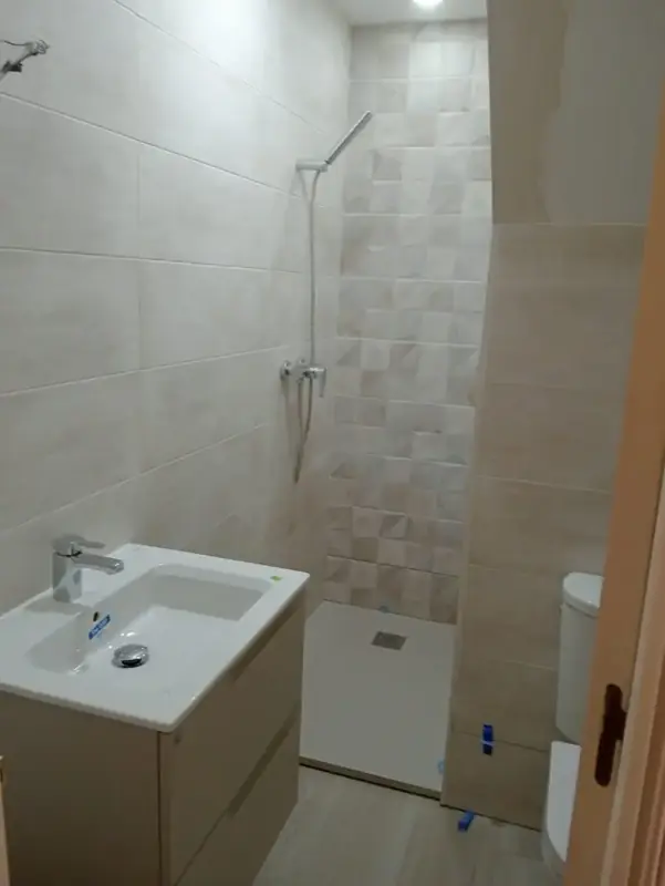 Después de la reforma de Reforma de Cuarto de Baño Moderno en Jerez de la Frontera - Reformas Jiea